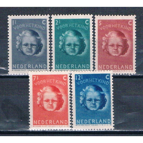 Netherlands B154-58 Unused set Child 1945 CV 1.25 (N0727)+