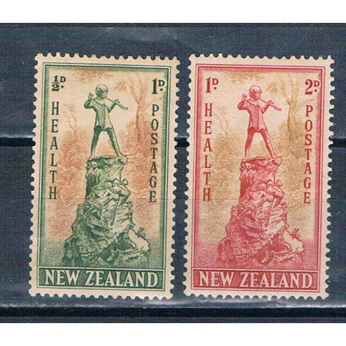 New Zealand B26-27 MLH set Peter Pan Statue 1945 (N0736)