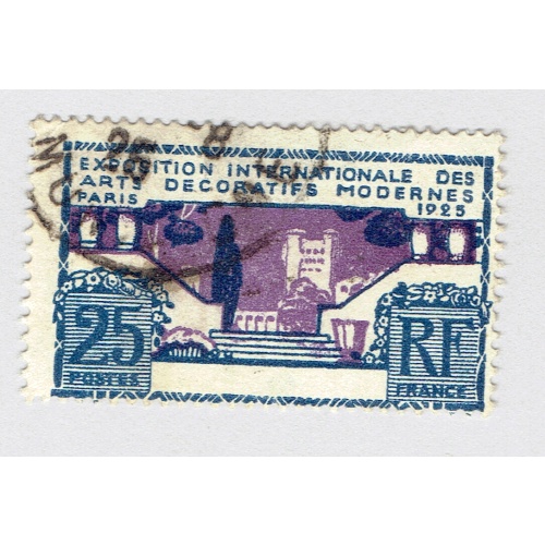 France 223 Terrace of Chateau Used (BP91806)