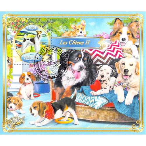 Madagascar 2022 Sheet  Dogs breeds 1 value (TS0108)