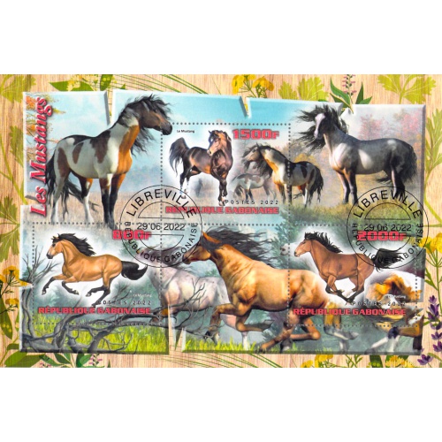 Gabon 2022 Sheet  Horses animals different breeds 3 values (TS0172)