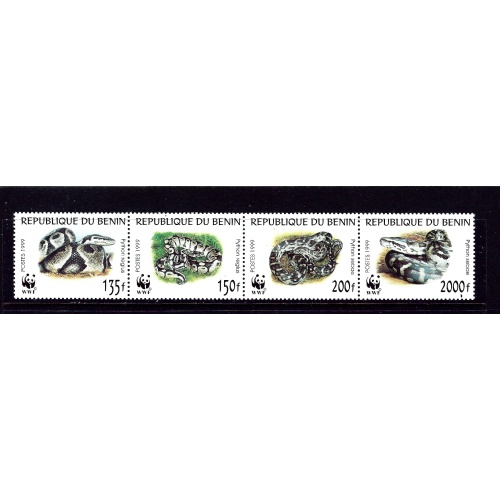 Benin 1086 MNH 1999 Snakes (W.W.F.) strip of 4 (been folded)