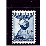 Netherlands B85 MLH 1935 child picking fruit