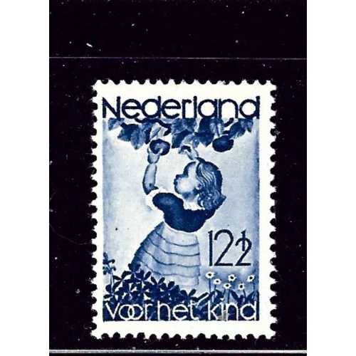 Netherlands B85 MLH 1935 child picking fruit