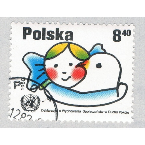 Poland 2423 Used Girl Embracing Dove 1980 (BP71221)